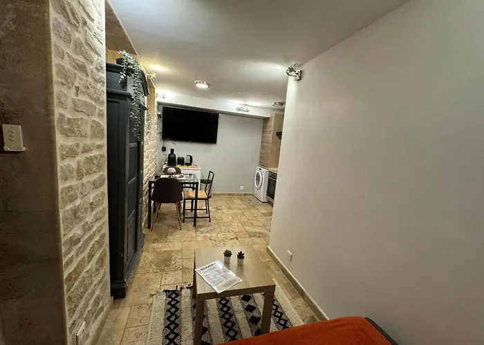 De Charme Le Coin Cache Apartment *